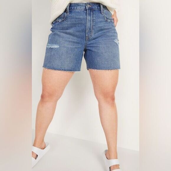 NWT Old Navy Plus Size Curvy Distressed Slouchy Cut Off Denim Shorts - Size 26 - Picture 1 of 10